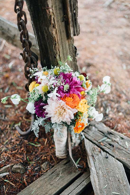 bridal bouquet by Skyline Flowers @weddingchicks