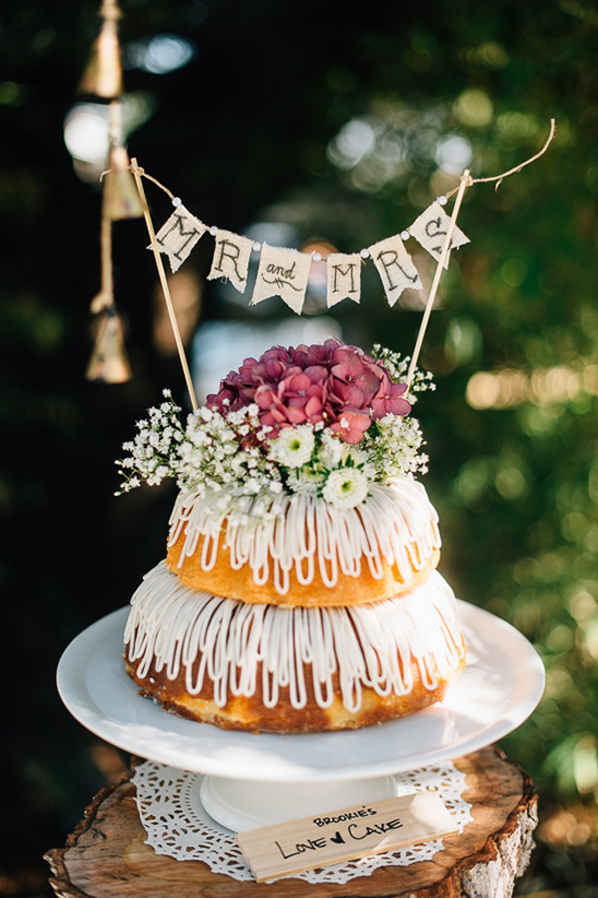 two tier bunt wedding cake @weddingchicks