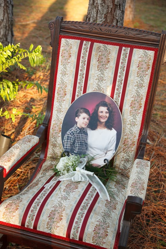 rememberance chair for the grooms mother @weddingchicks