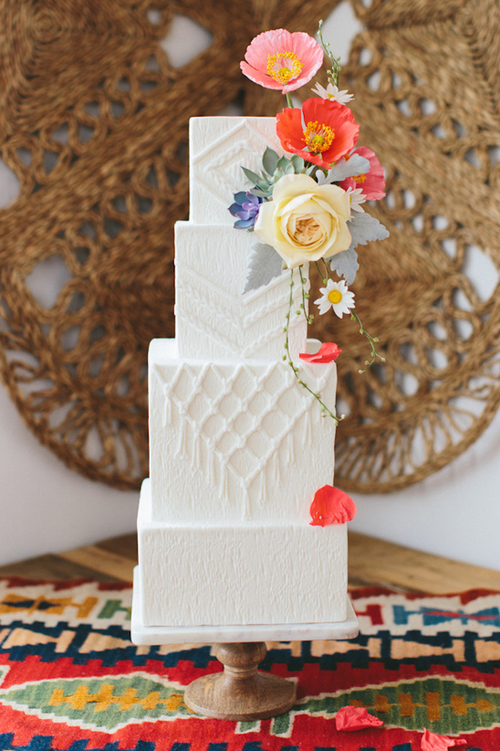modern southwest inspired wedding cake @weddingchicks