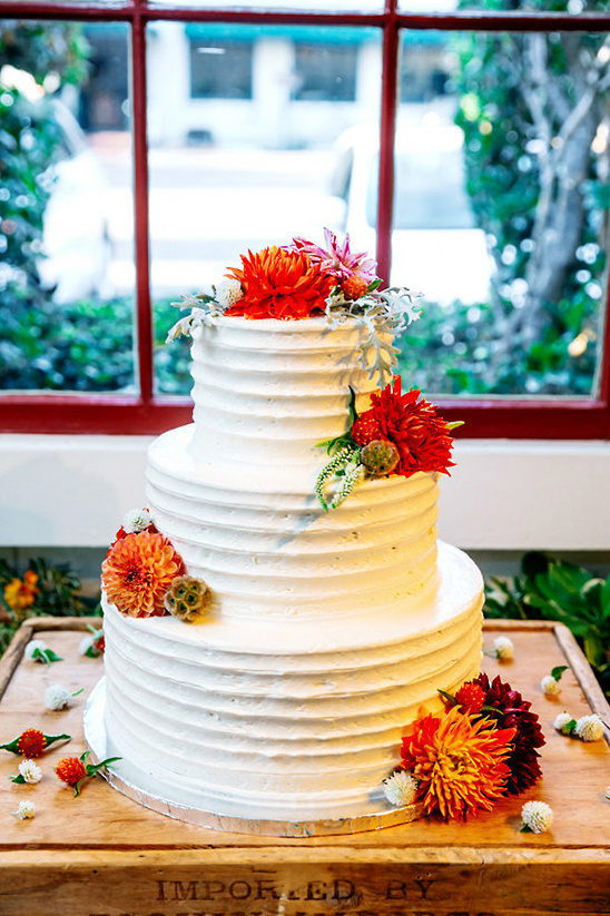 wedding cake by Layers Sensational Cakes @weddingchicks