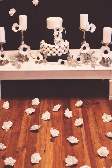 classic-edge-black-and-white-wedding