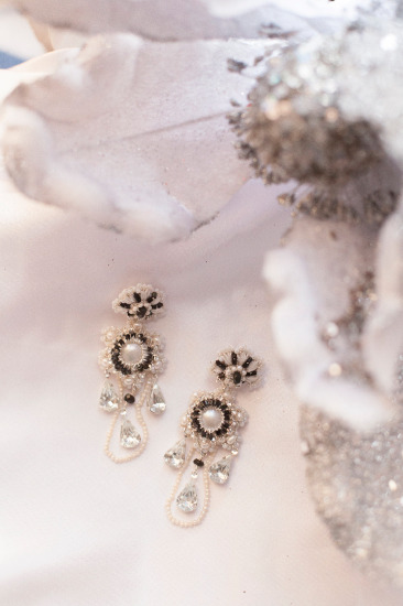 classic-edge-black-and-white-wedding