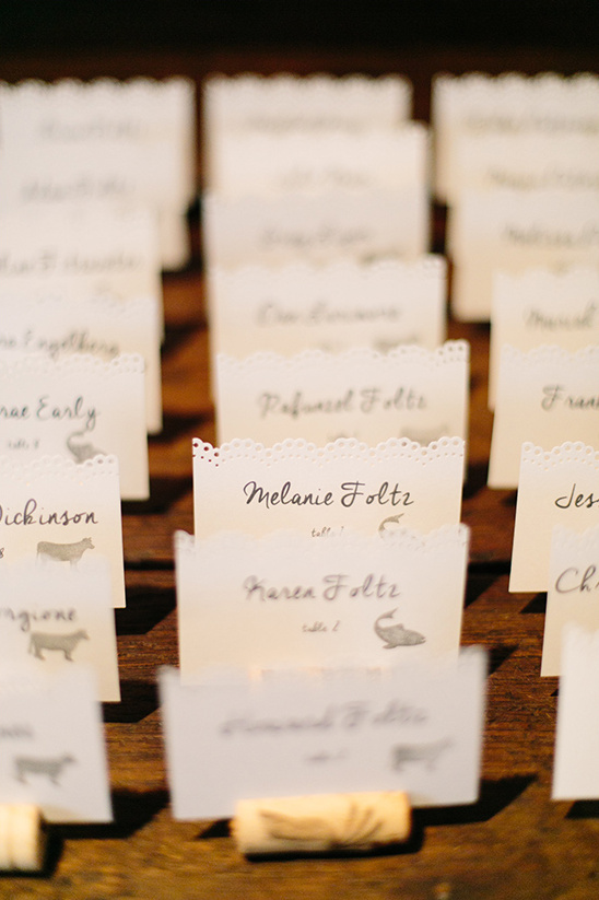 Elegant place cards for a wedding with illustrations and names