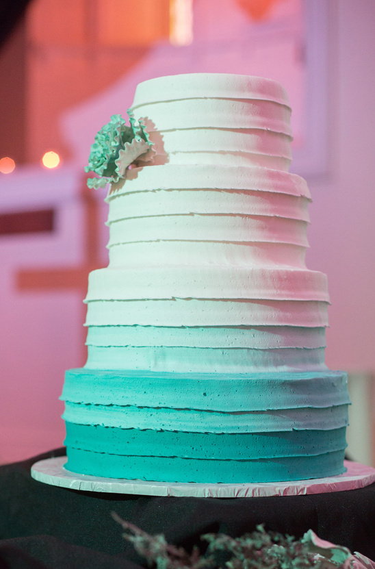 blue ombre wedding cake @weddingchicks