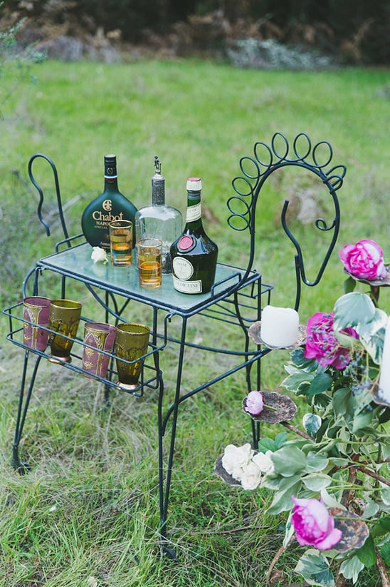 horse shaped drink table @weddingchicks