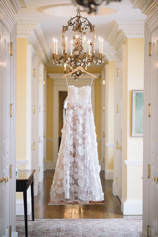 ornate lace wedding dress @weddingchicks