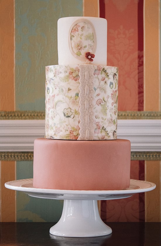 vintage wedding cake @weddingchicks