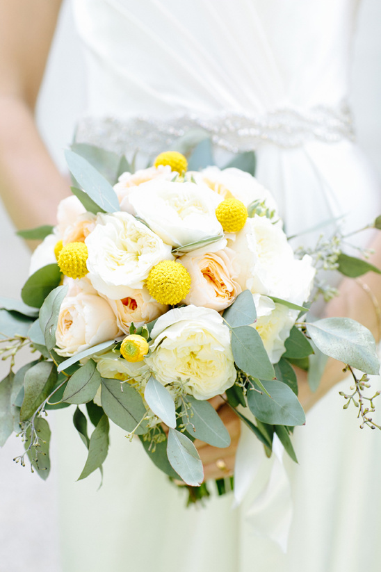 peach white and yellow wedding bouquet @weddingchicks