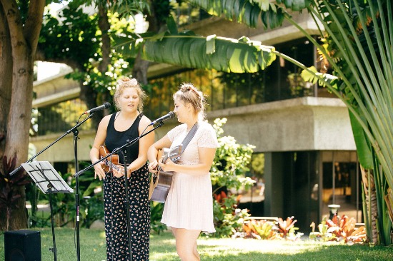 garden-wedding-with-a-preppy-vibe