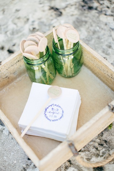 garden-wedding-with-a-preppy-vibe