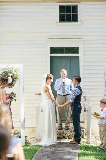 garden-wedding-with-a-preppy-vibe