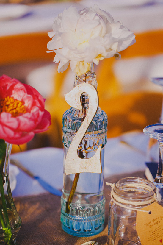 bud vase table number @weddingchicks