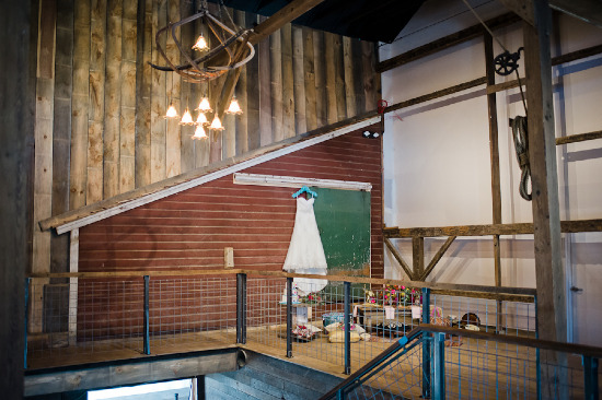 historic-farm-barn-wedding