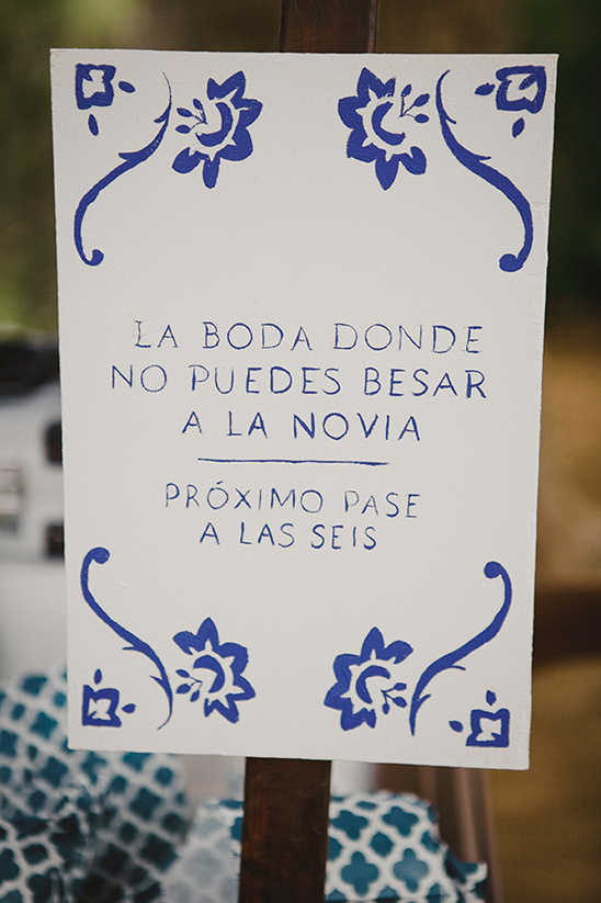 spanish wedding sign @weddingchicks