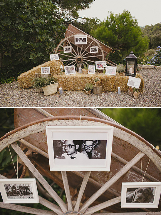 rustic wagon wheel photo display @weddingchicks