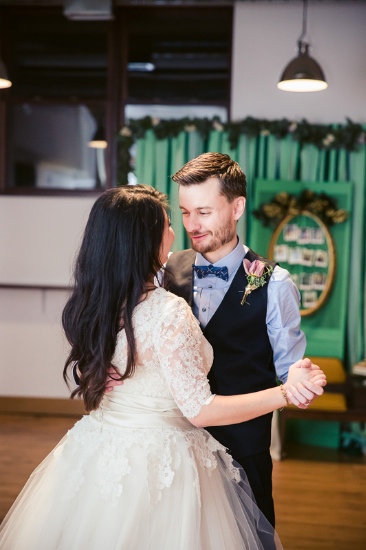 mid-century-blue-and-green-wedding