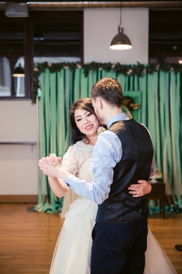 mid-century-blue-and-green-wedding