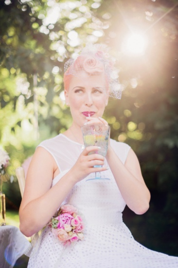 retro-summer-time-wedding-inspiration