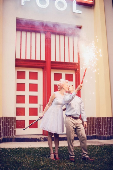 retro-summer-time-wedding-inspiration