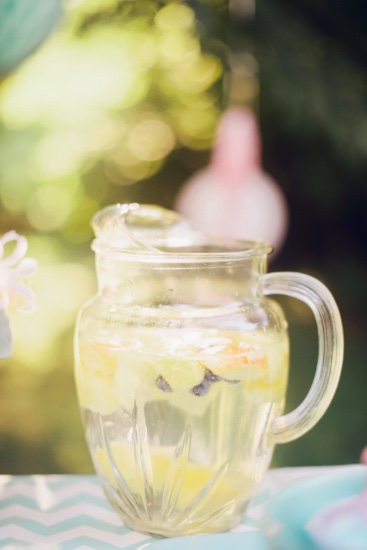 retro-summer-time-wedding-inspiration