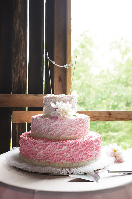 pink ombre wedding cake by Rudy Strudel @weddingchicks