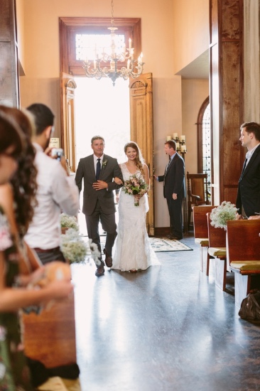 rustic-and-charming-chapel-wedding