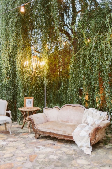 rustic-and-charming-chapel-wedding