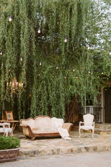 rustic-and-charming-chapel-wedding