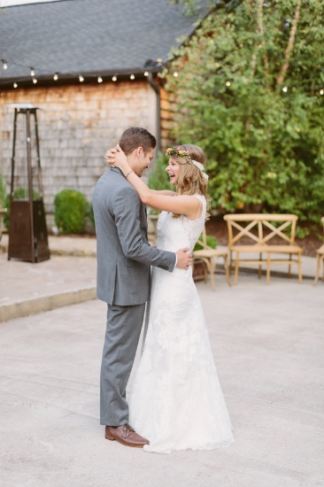 rustic-and-charming-chapel-wedding