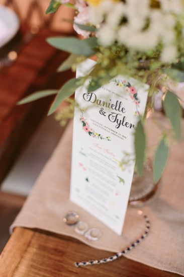 rustic-and-charming-chapel-wedding
