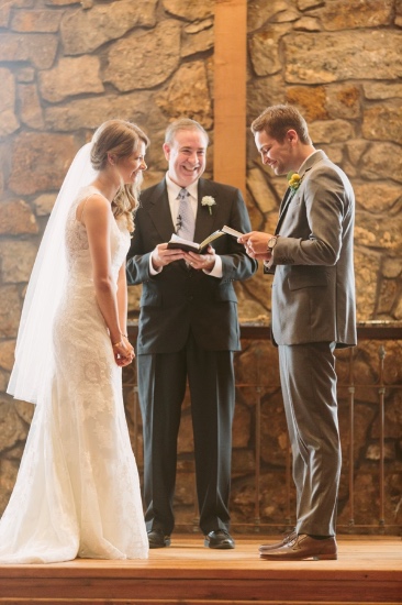 rustic-and-charming-chapel-wedding