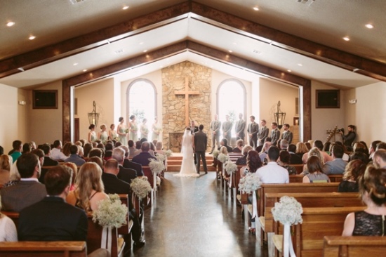 rustic-and-charming-chapel-wedding