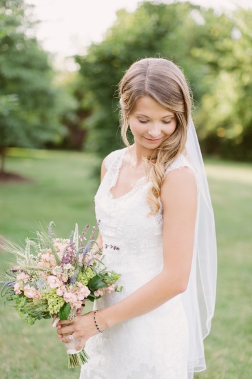 rustic-and-charming-chapel-wedding