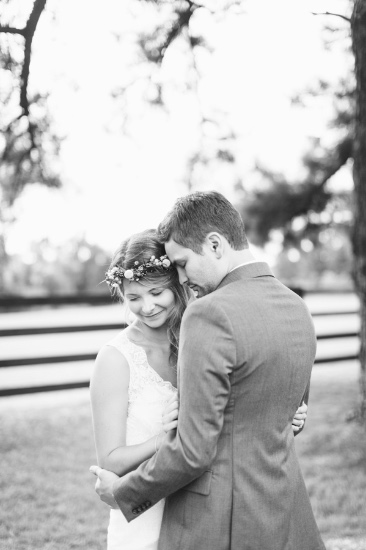 rustic-and-charming-chapel-wedding