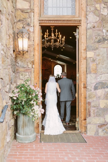 rustic-and-charming-chapel-wedding