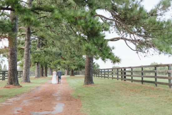 rustic-and-charming-chapel-wedding