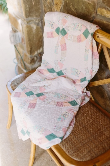 rustic-and-charming-chapel-wedding
