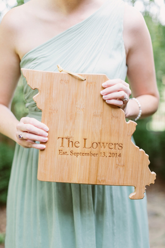 wooden Missouri wedding sign @weddingchicks