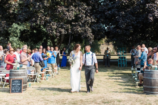rustic-blue-and-white-wedding