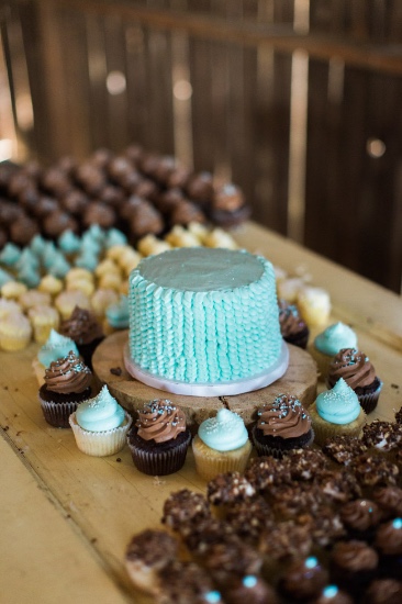 rustic-blue-and-white-wedding