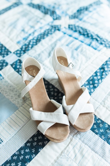 rustic-blue-and-white-wedding
