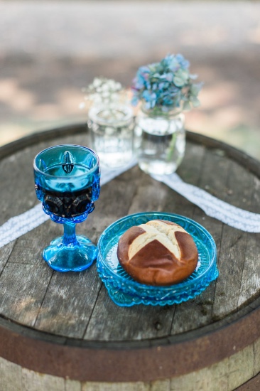 rustic-blue-and-white-wedding