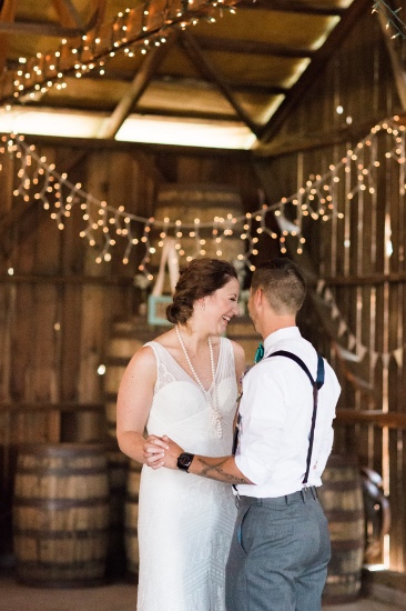 rustic-blue-and-white-wedding