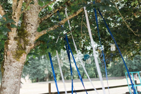 rustic-blue-and-white-wedding