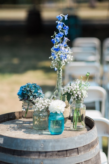 rustic-blue-and-white-wedding
