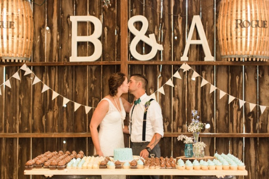 rustic-blue-and-white-wedding