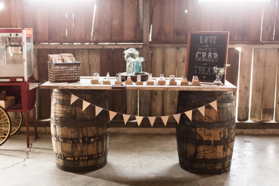 rustic-blue-and-white-wedding