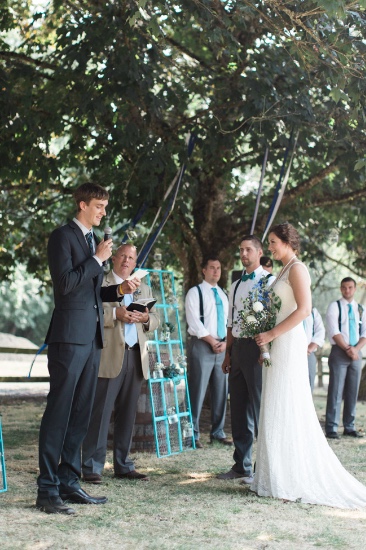 rustic-blue-and-white-wedding