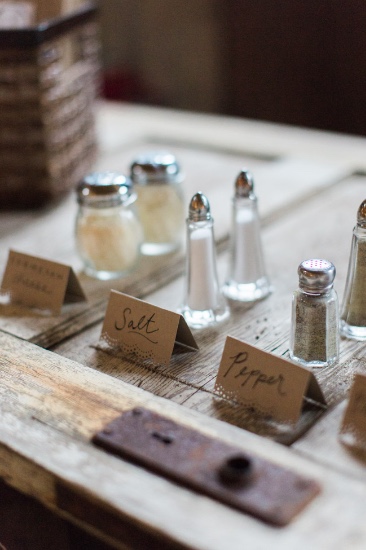 rustic-blue-and-white-wedding